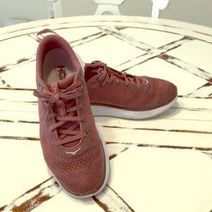 Hoka tennis shoes size 8